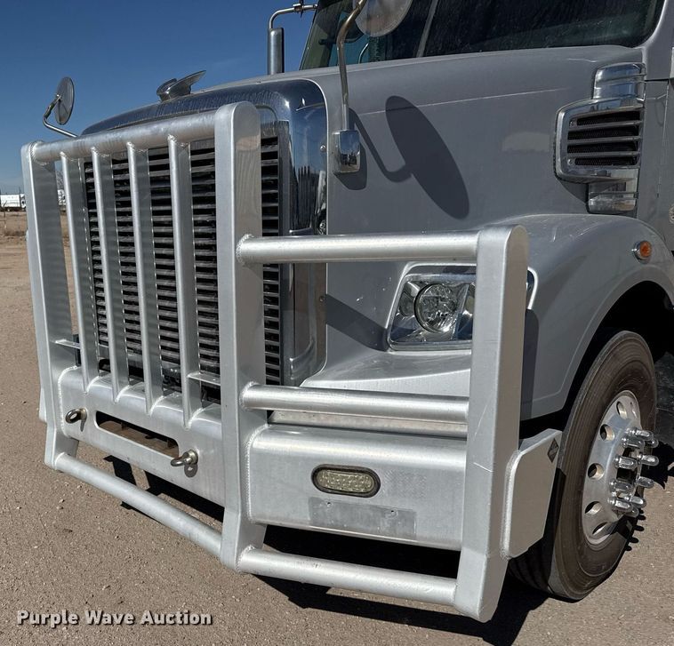 image for item ED5512 2017 Freightliner 122SD semi truck