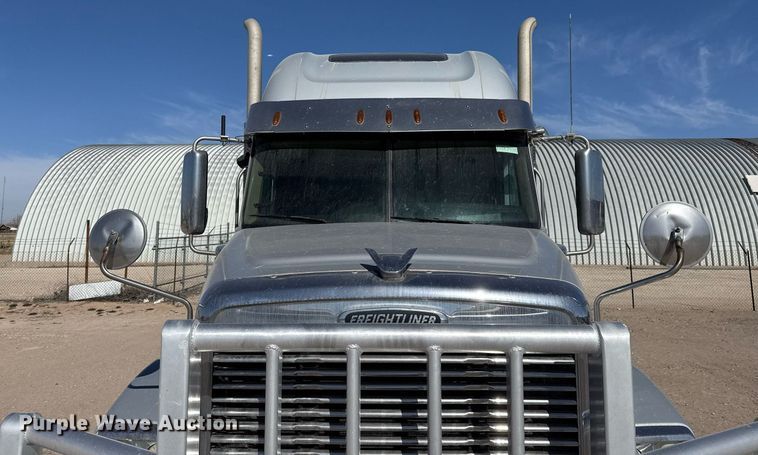 image for item ED5512 2017 Freightliner 122SD semi truck
