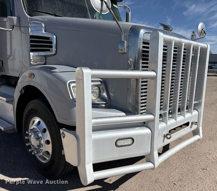 image for item ED5512 2017 Freightliner 122SD semi truck