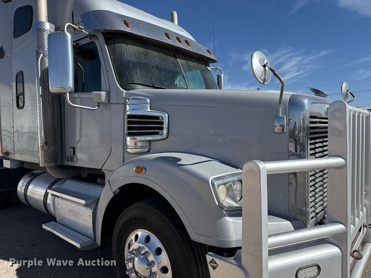 image for item ED5512 2017 Freightliner 122SD semi truck