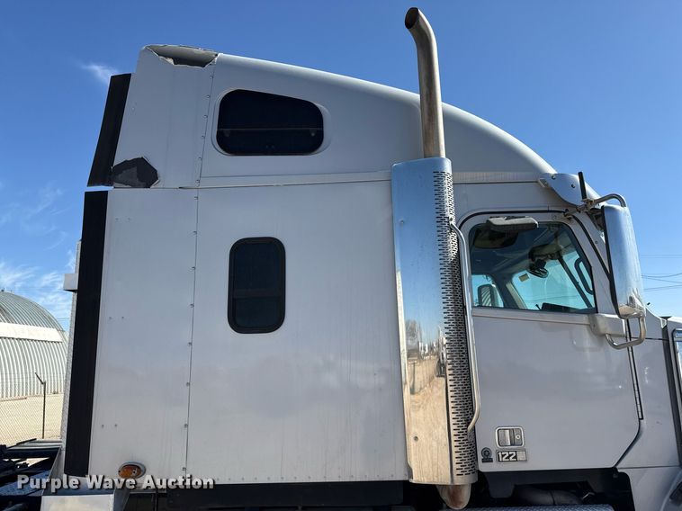 image for item ED5512 2017 Freightliner 122SD semi truck