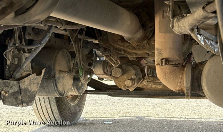 image for item ED5512 2017 Freightliner 122SD semi truck