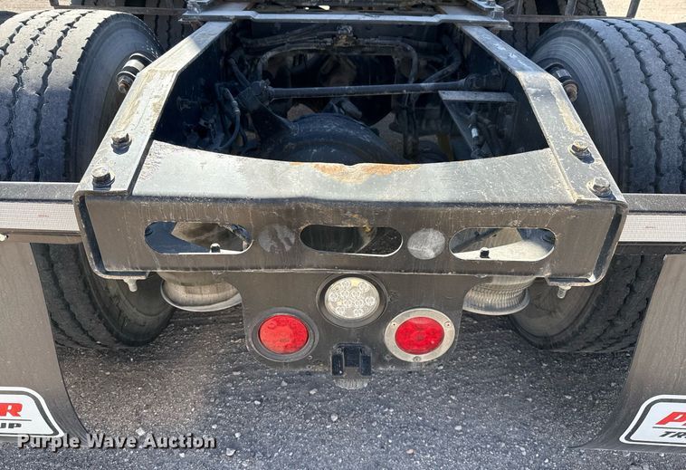 image for item ED5512 2017 Freightliner 122SD semi truck