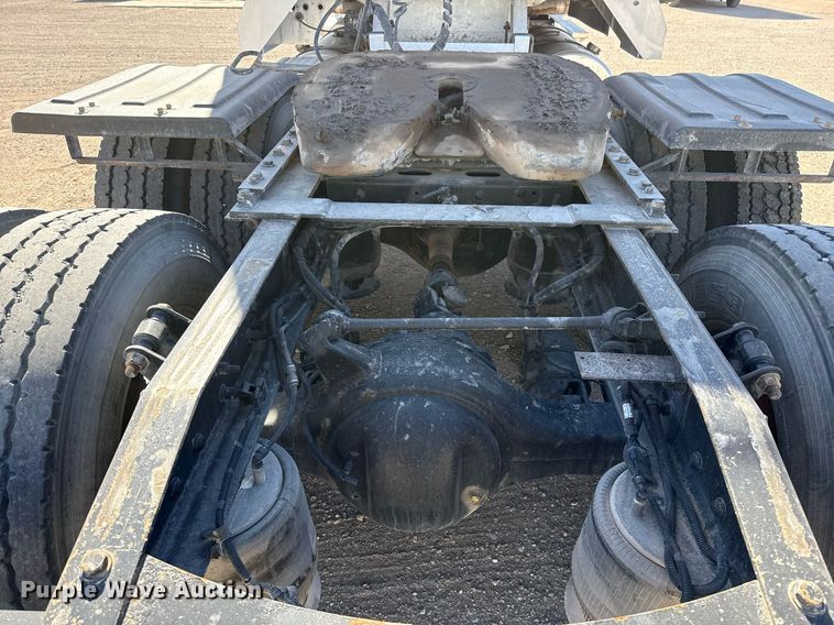 image for item ED5512 2017 Freightliner 122SD semi truck