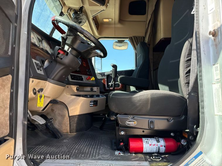 image for item ED5512 2017 Freightliner 122SD semi truck