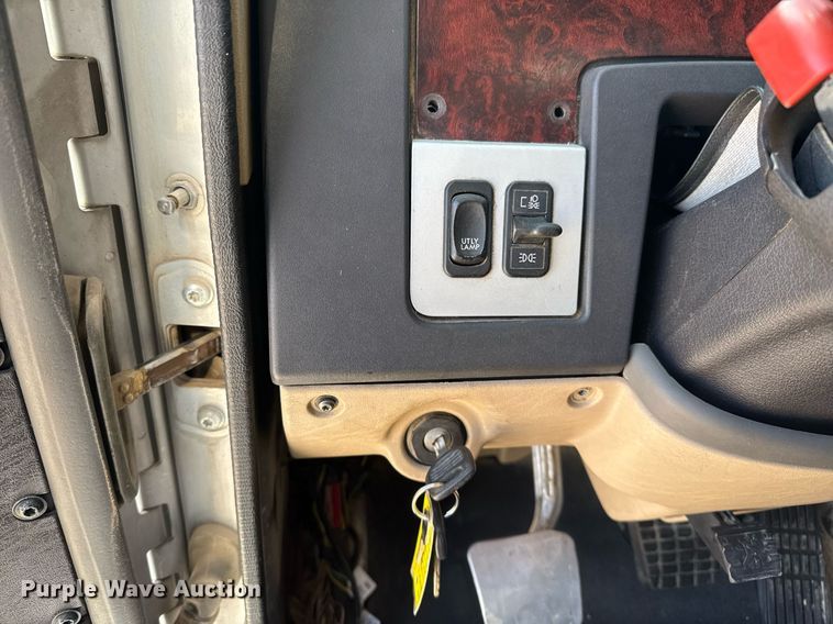 image for item ED5512 2017 Freightliner 122SD semi truck