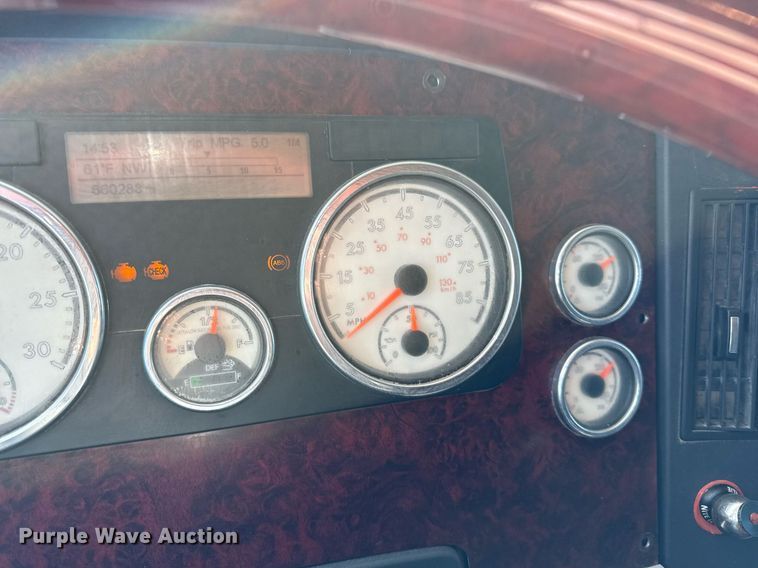 image for item ED5512 2017 Freightliner 122SD semi truck