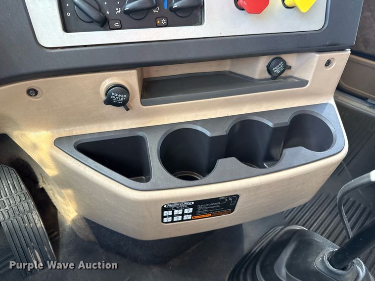 image for item ED5512 2017 Freightliner 122SD semi truck