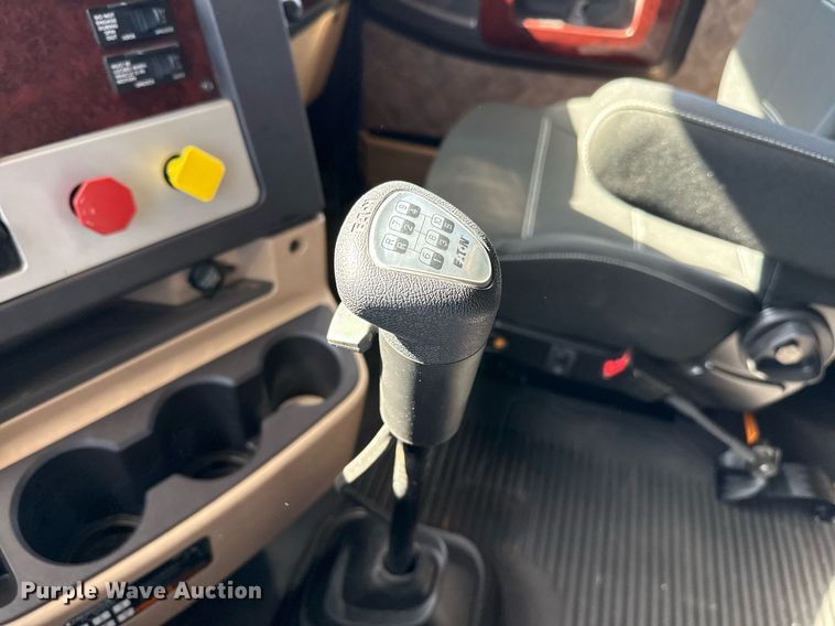 image for item ED5512 2017 Freightliner 122SD semi truck