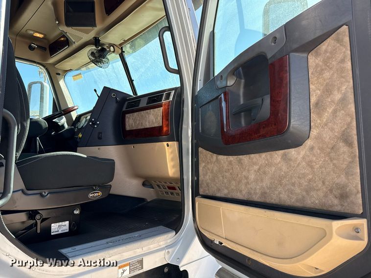 image for item ED5512 2017 Freightliner 122SD semi truck