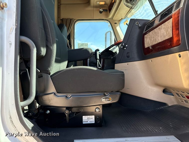 image for item ED5512 2017 Freightliner 122SD semi truck