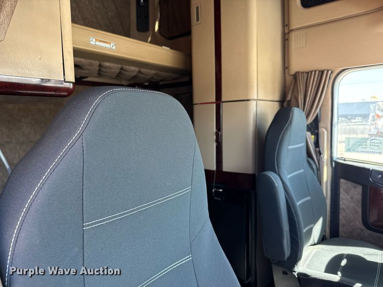 image for item ED5512 2017 Freightliner 122SD semi truck