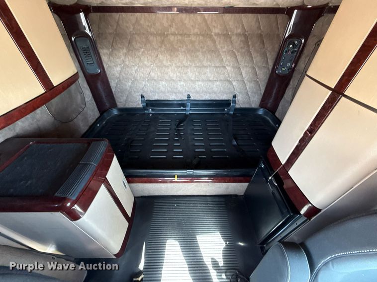 image for item ED5512 2017 Freightliner 122SD semi truck