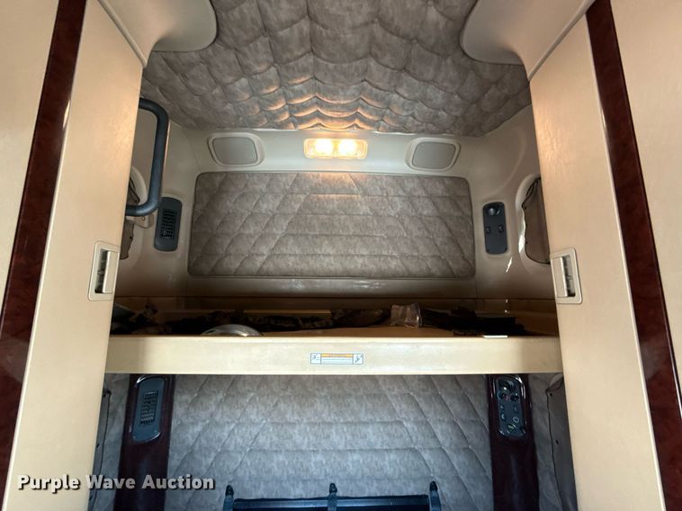 image for item ED5512 2017 Freightliner 122SD semi truck