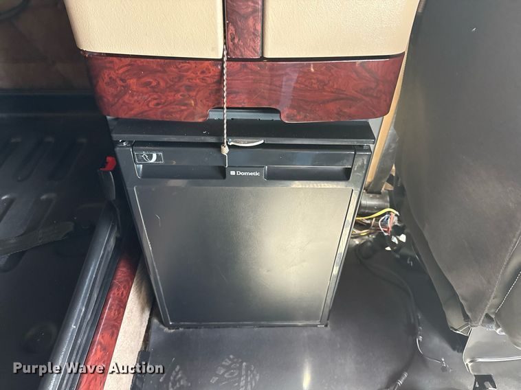 image for item ED5512 2017 Freightliner 122SD semi truck