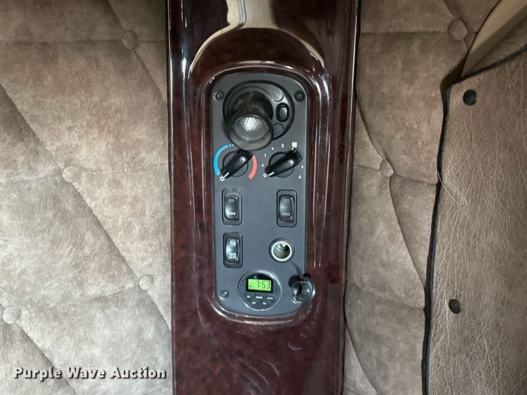 image for item ED5512 2017 Freightliner 122SD semi truck