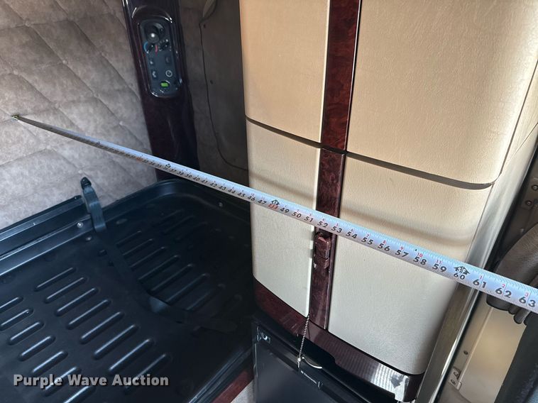 image for item ED5512 2017 Freightliner 122SD semi truck