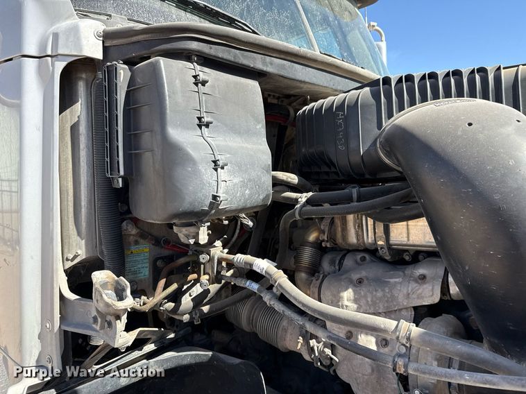 image for item ED5512 2017 Freightliner 122SD semi truck