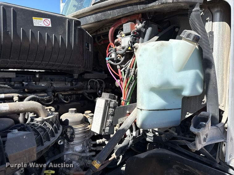 image for item ED5512 2017 Freightliner 122SD semi truck