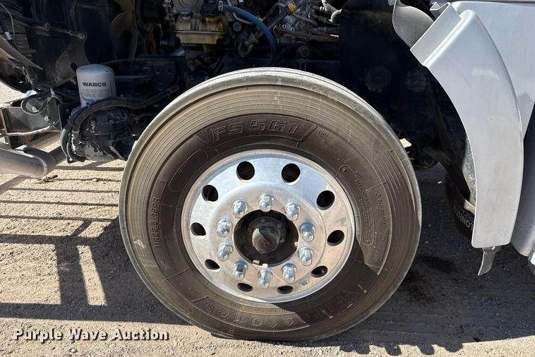 image for item ED5512 2017 Freightliner 122SD semi truck