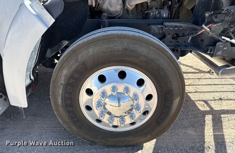 image for item ED5512 2017 Freightliner 122SD semi truck