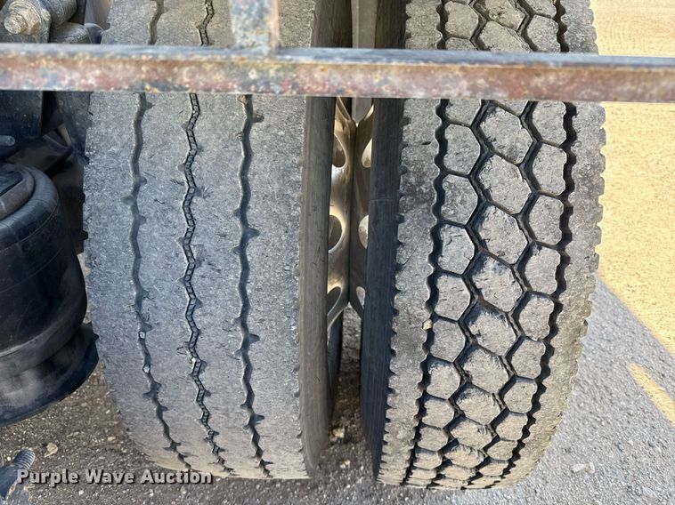 image for item ED5512 2017 Freightliner 122SD semi truck