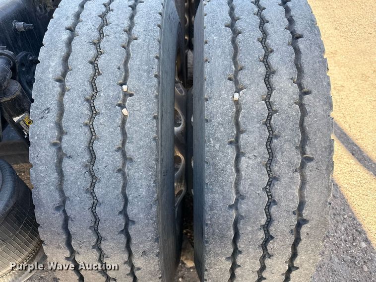 image for item ED5512 2017 Freightliner 122SD semi truck