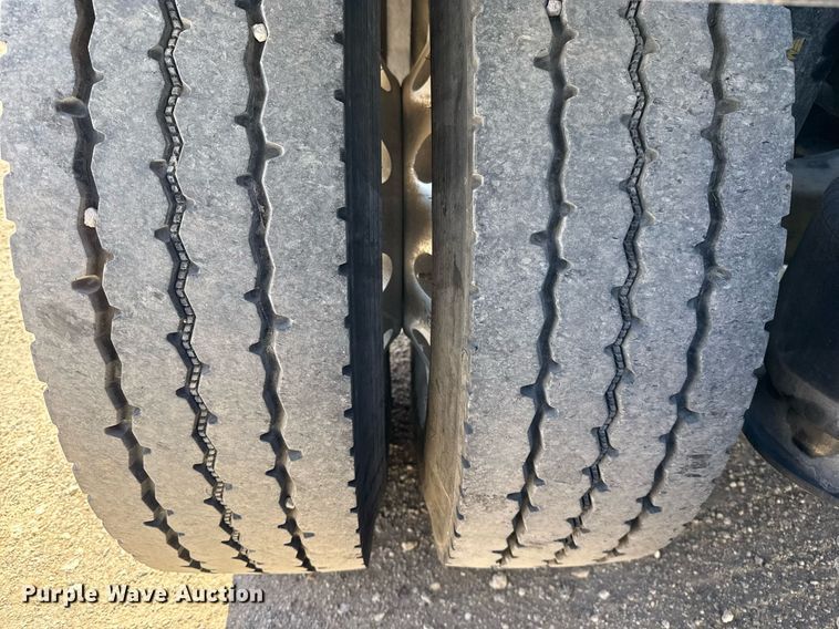 image for item ED5512 2017 Freightliner 122SD semi truck