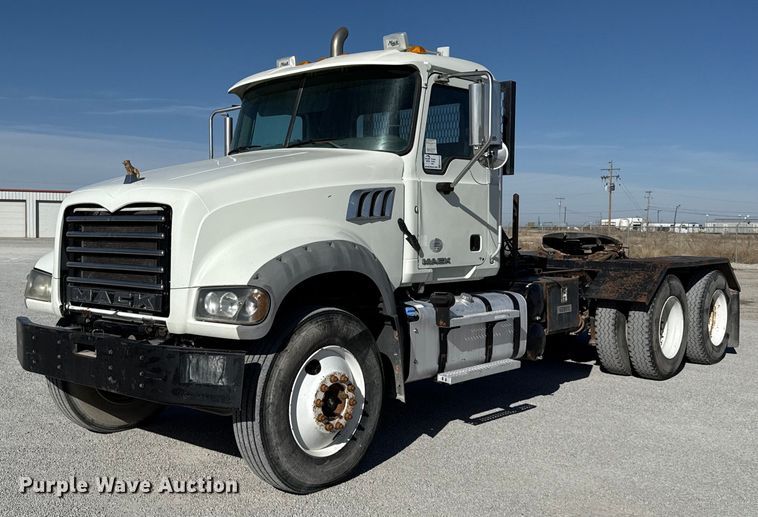image for item ED5515 2014 Mack GU713 semi truck