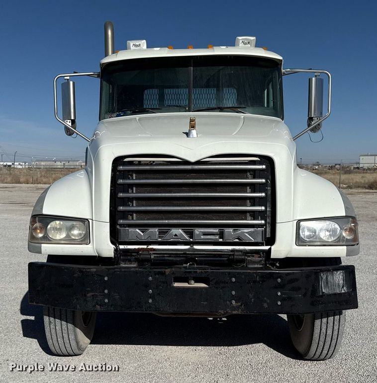 image for item ED5515 2014 Mack GU713 semi truck
