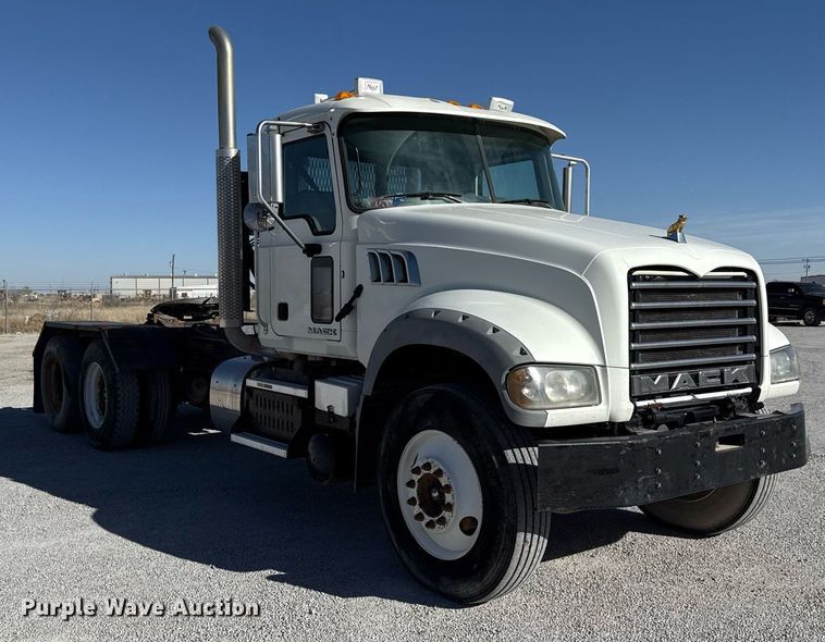 image for item ED5515 2014 Mack GU713 semi truck
