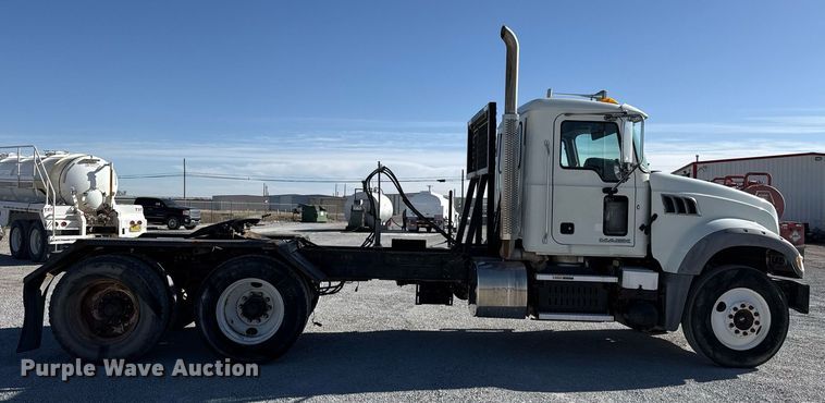 image for item ED5515 2014 Mack GU713 semi truck