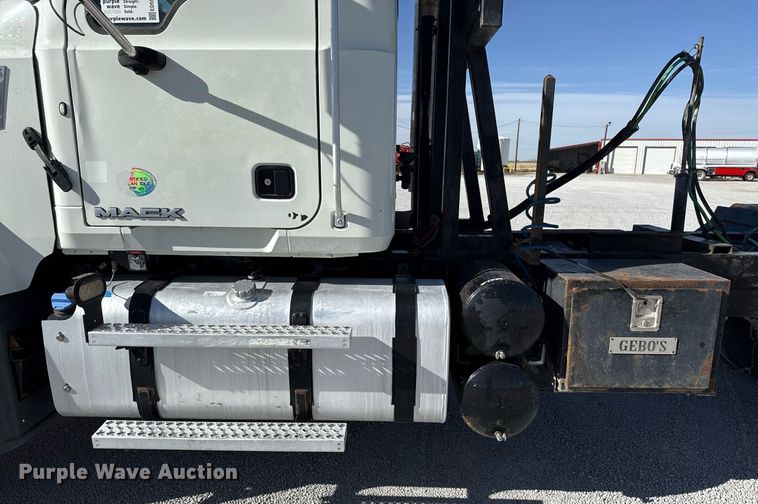 image for item ED5515 2014 Mack GU713 semi truck