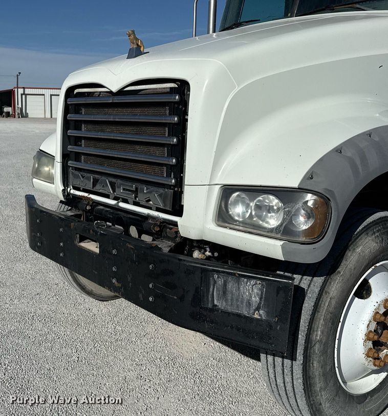 image for item ED5515 2014 Mack GU713 semi truck