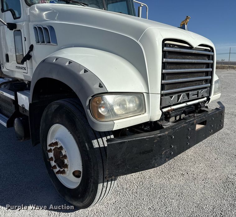 image for item ED5515 2014 Mack GU713 semi truck