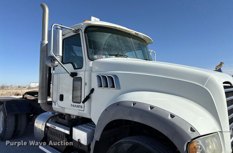 image for item ED5515 2014 Mack GU713 semi truck