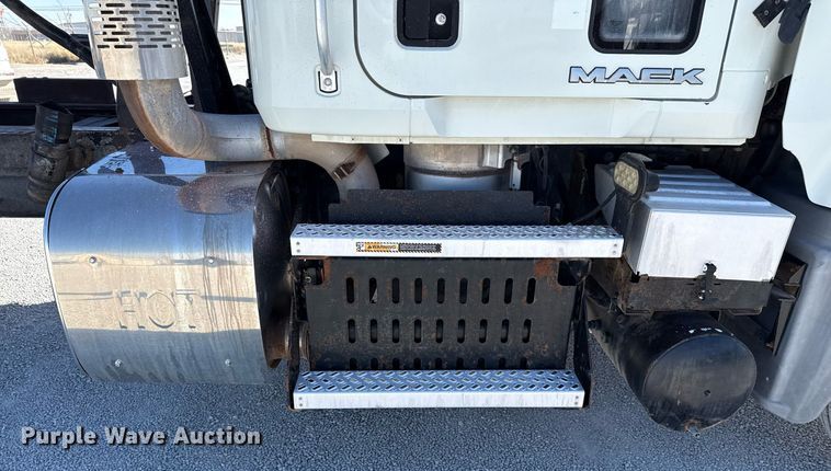 image for item ED5515 2014 Mack GU713 semi truck