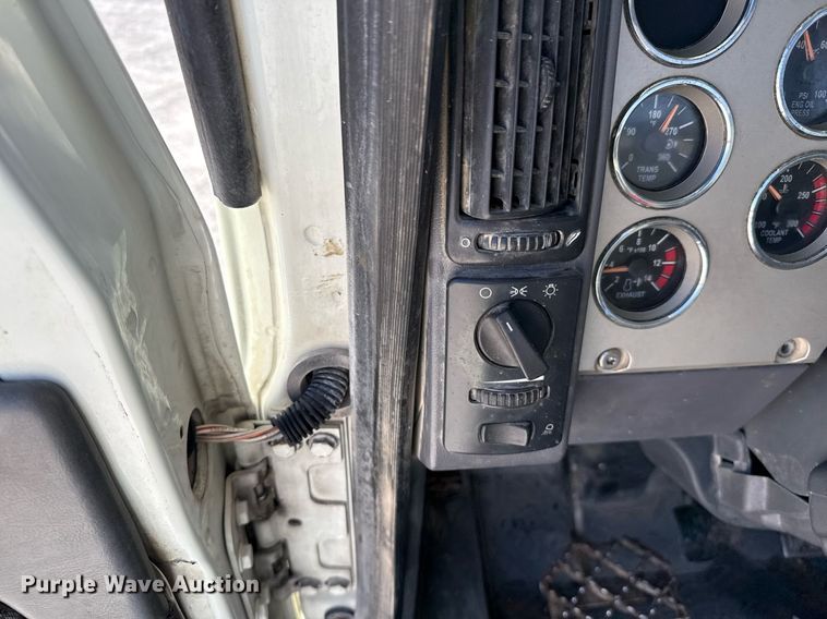 image for item ED5515 2014 Mack GU713 semi truck