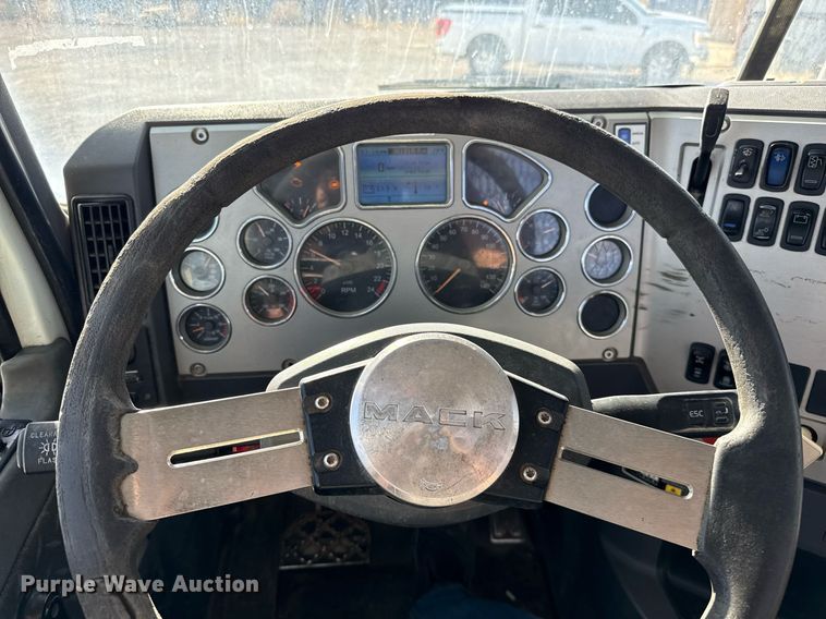 image for item ED5515 2014 Mack GU713 semi truck