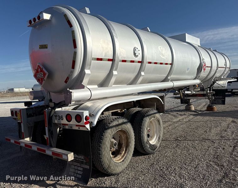 image for item ED5517 2010 Dragon tank trailer