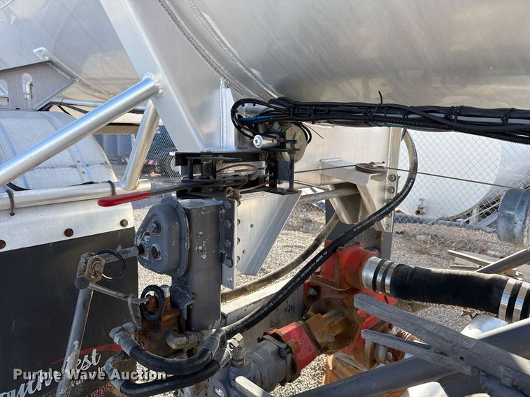 image for item ED5517 2010 Dragon tank trailer