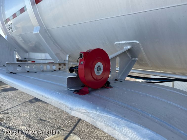 image for item ED5517 2010 Dragon tank trailer