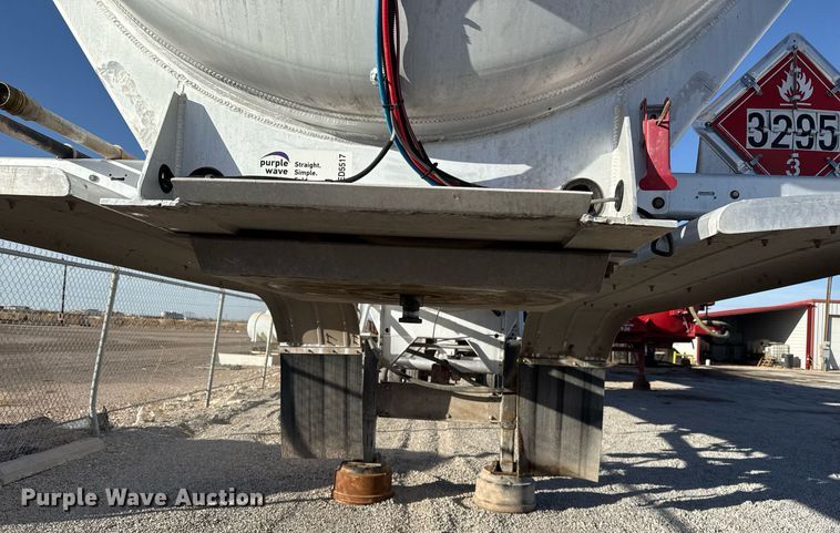 image for item ED5517 2010 Dragon tank trailer