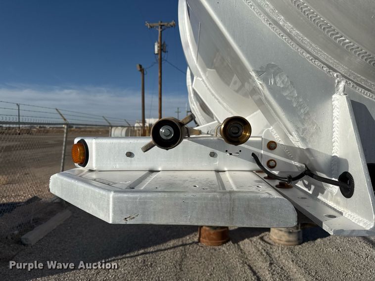 image for item ED5517 2010 Dragon tank trailer