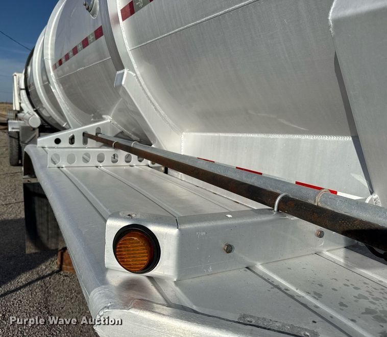 image for item ED5517 2010 Dragon tank trailer