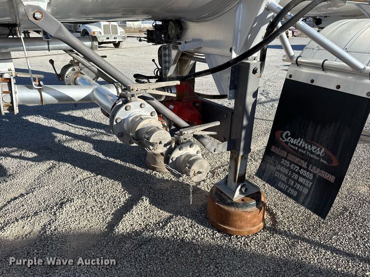 image for item ED5517 2010 Dragon tank trailer