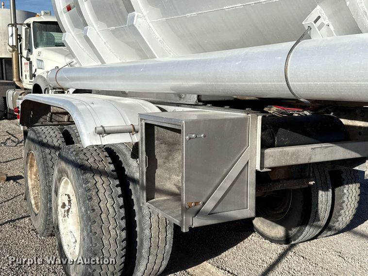 image for item ED5517 2010 Dragon tank trailer