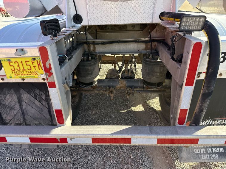 image for item ED5517 2010 Dragon tank trailer