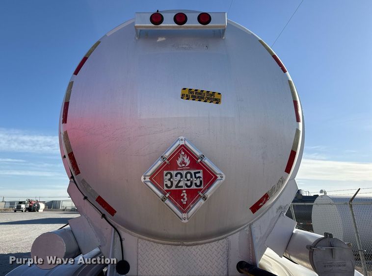 image for item ED5517 2010 Dragon tank trailer