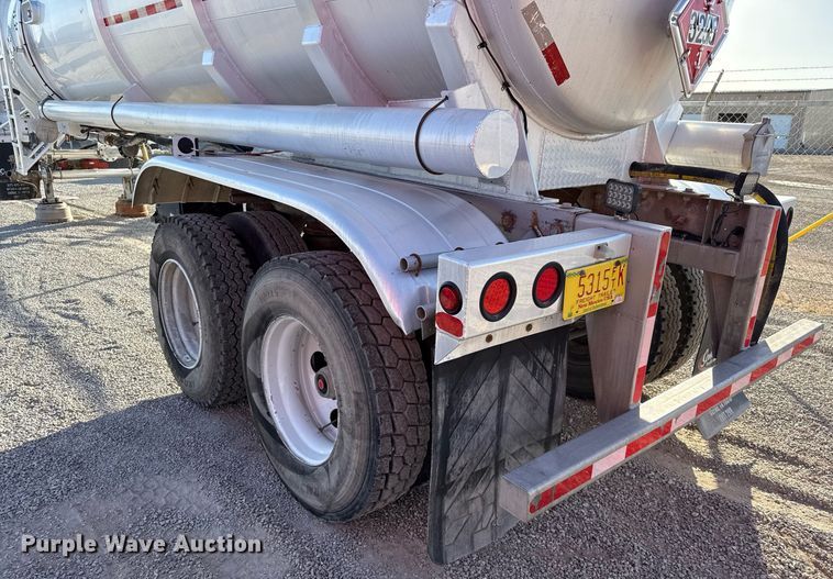 image for item ED5517 2010 Dragon tank trailer